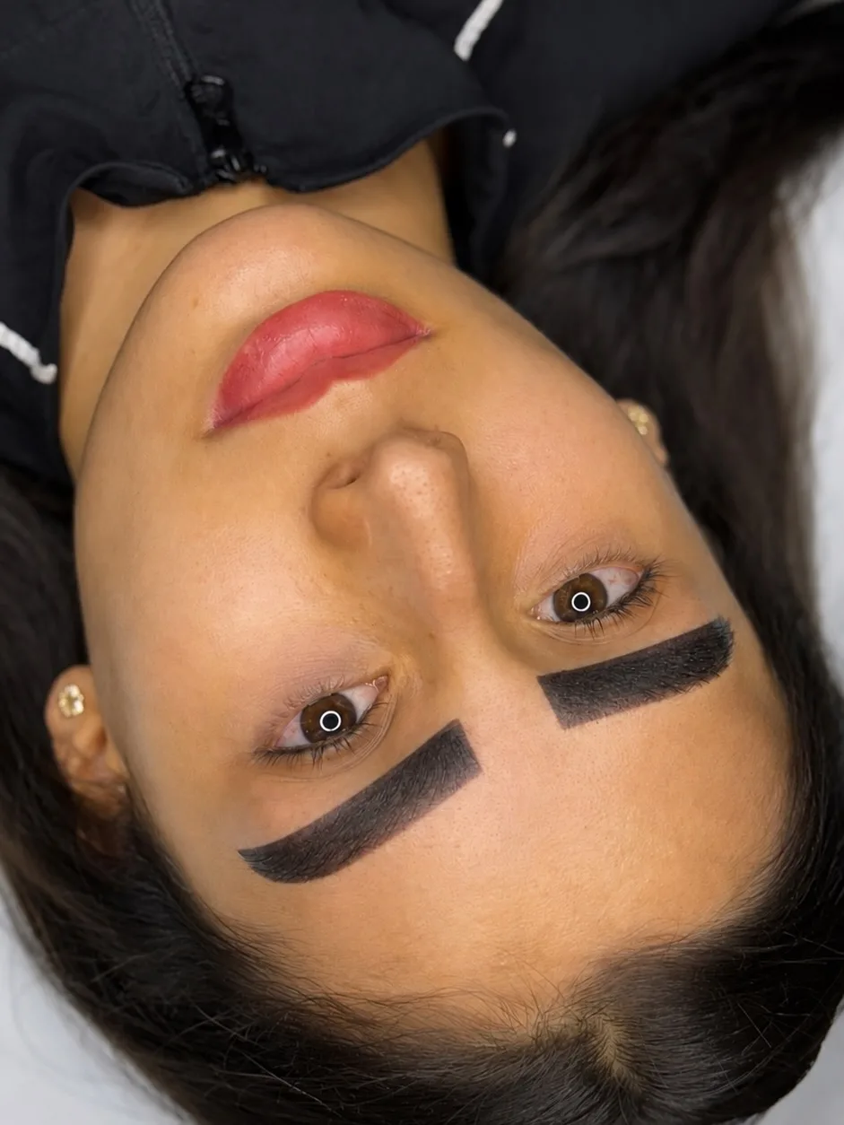 Diseño de cejas adaptado a cada rostro
