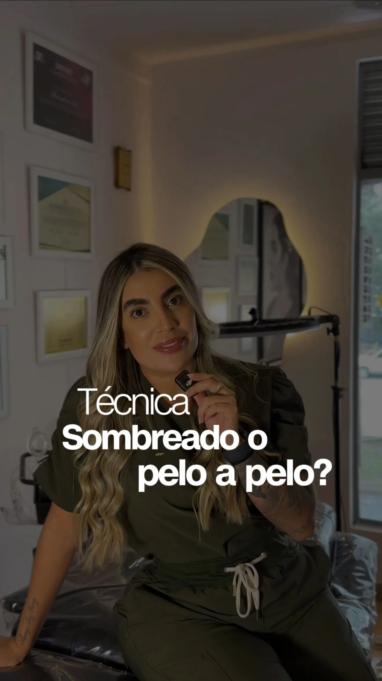 Alexa Soto aplicando una técnica de sombreado